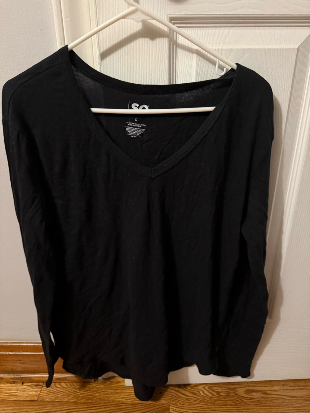 SO Women's Black Long Sleeve V-Neck Tee
